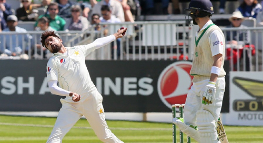 Amir suffers knee injury on third day of historic Ireland-Pakistan Test